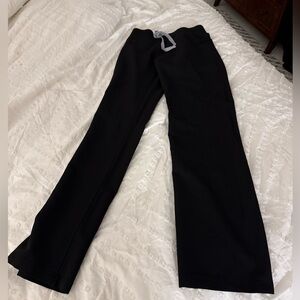 FIGS technical scrub bottom brand new